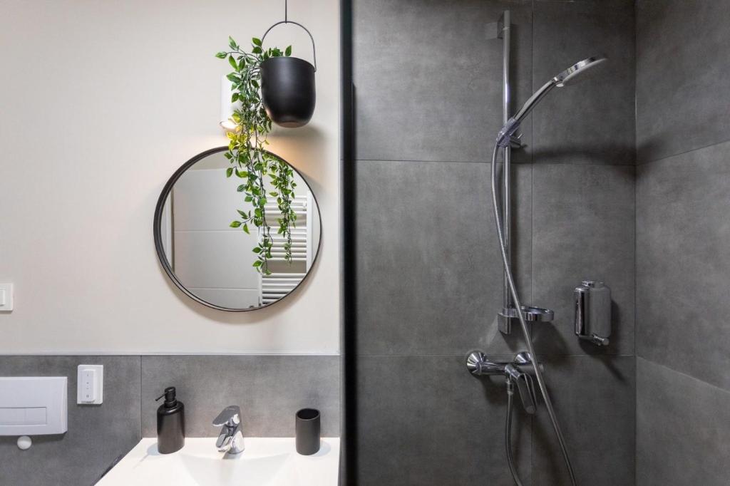 STYLISH URBAN OASIS photo 3