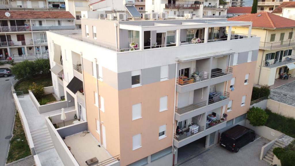 Split Terrace & Free Parking Studio photo 2