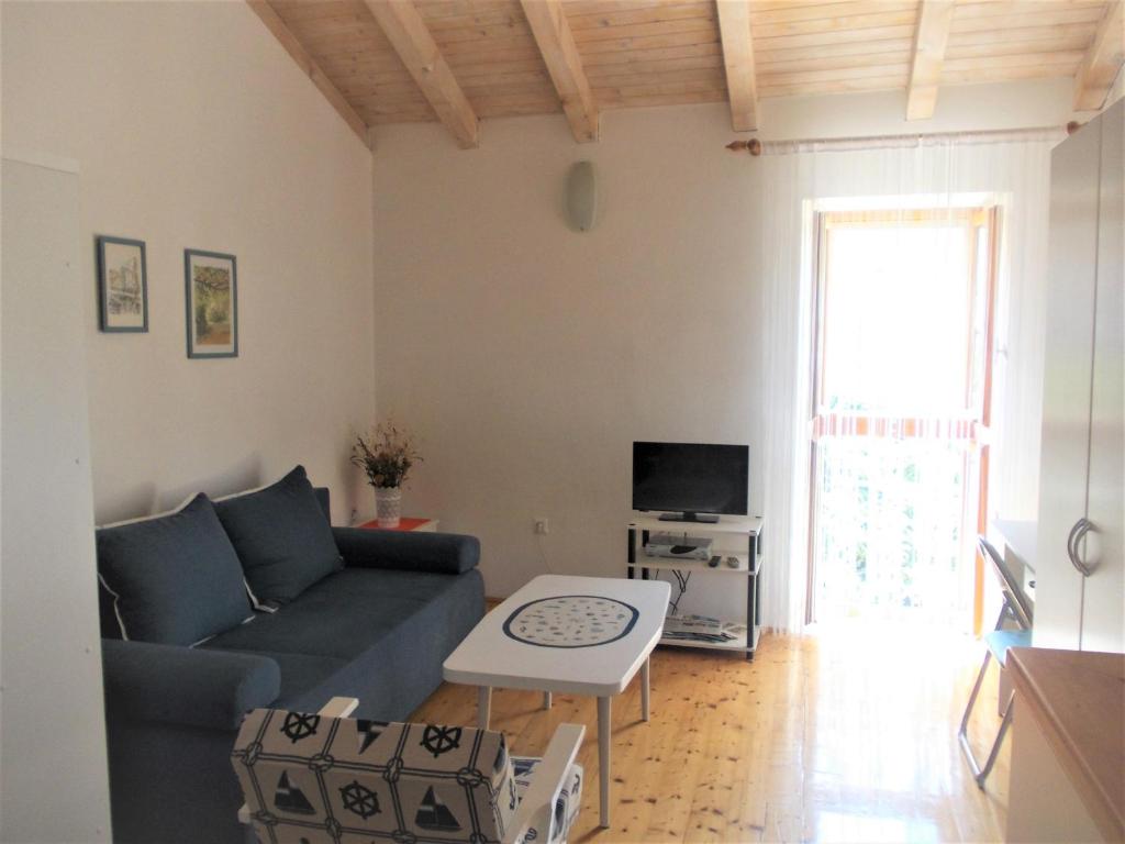 Takoma Hvar — photo 1