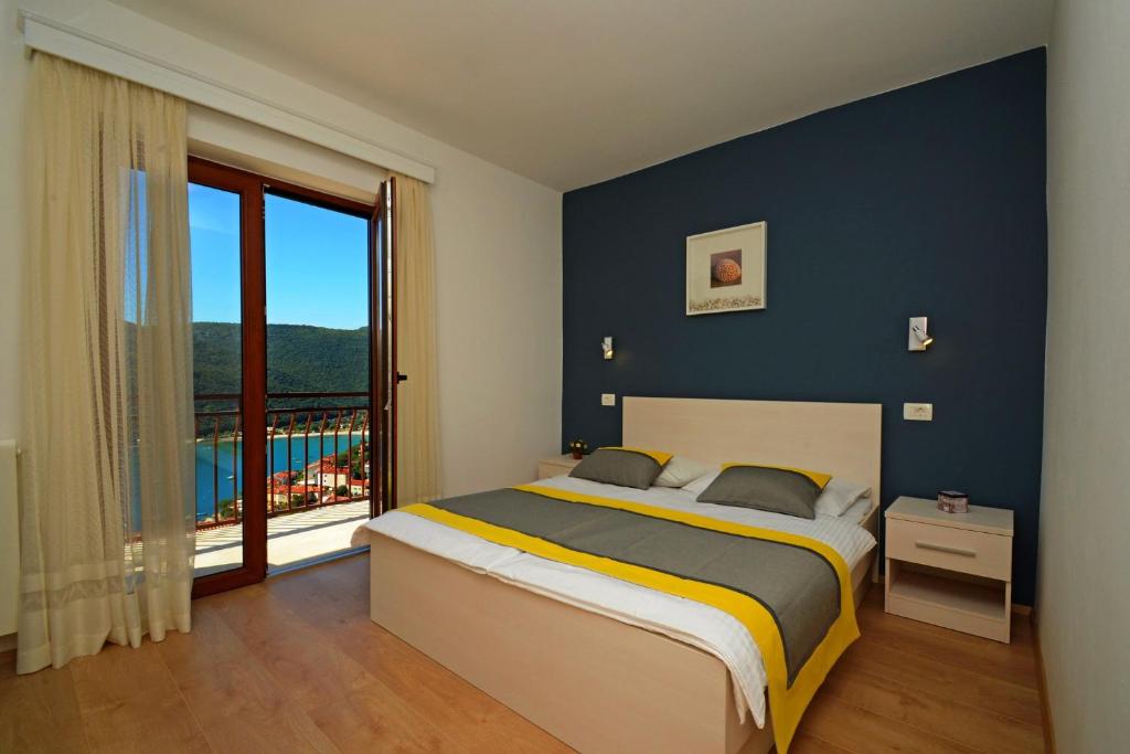 Three-Bedroom Apartment Rabac near Sea photo 2