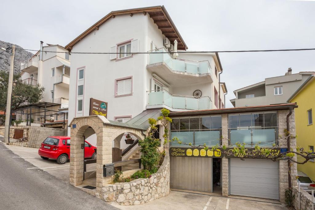 Apartments and rooms by the sea Nemira - Omis - 2781 — photo 1