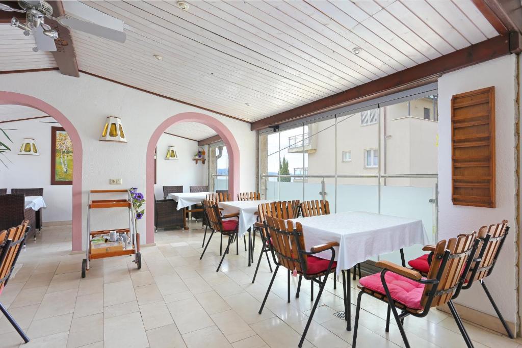 Apartments and rooms by the sea Nemira - Omis - 2781 photo 3