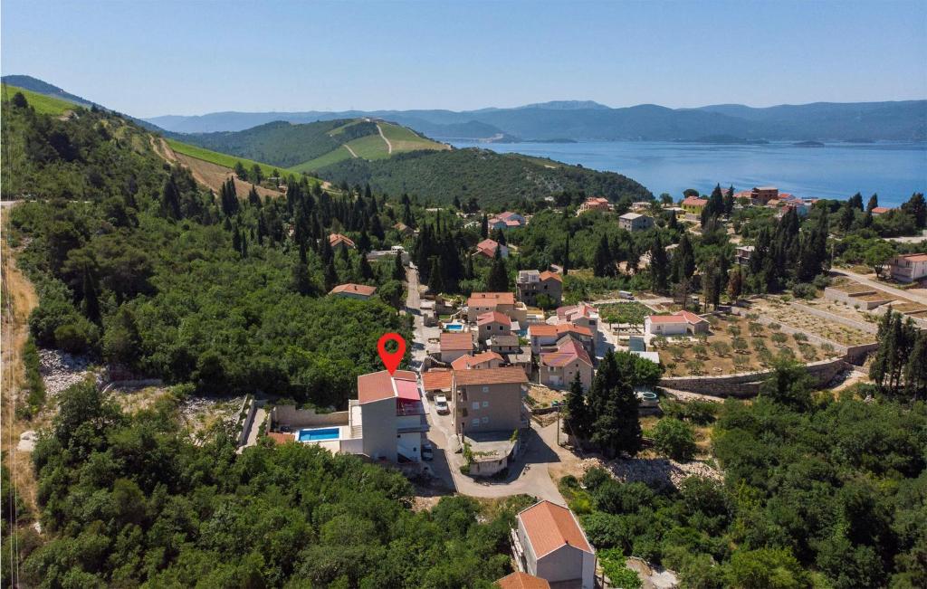 Six-Bedroom Holiday Home In Klek photo 2