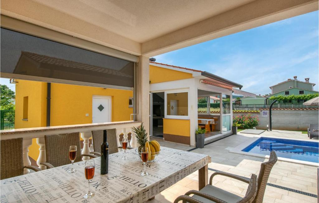 3 Bedroom Stunning Home In Labin photo 2