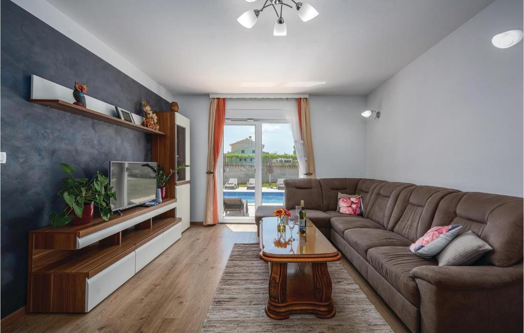 3 Bedroom Stunning Home In Labin photo 3