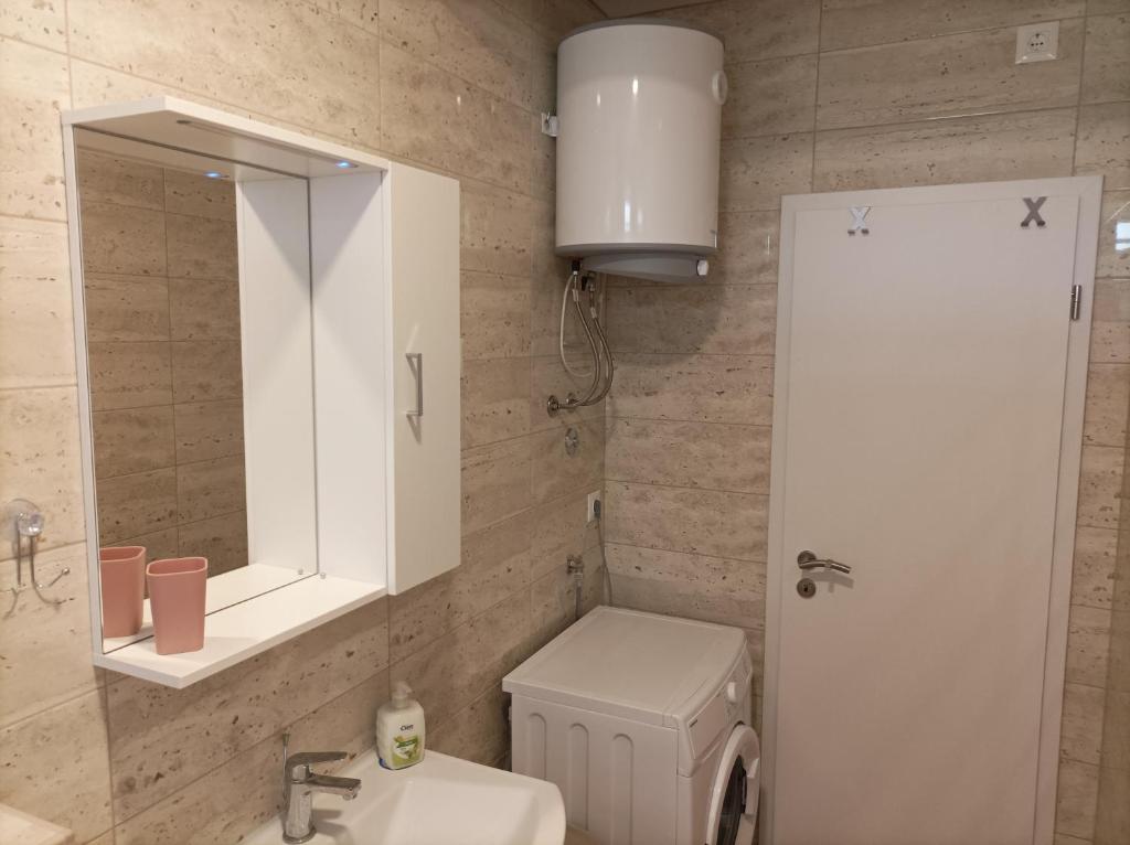 Spacious 2-bedroom apartment with terrace sea view photo 3