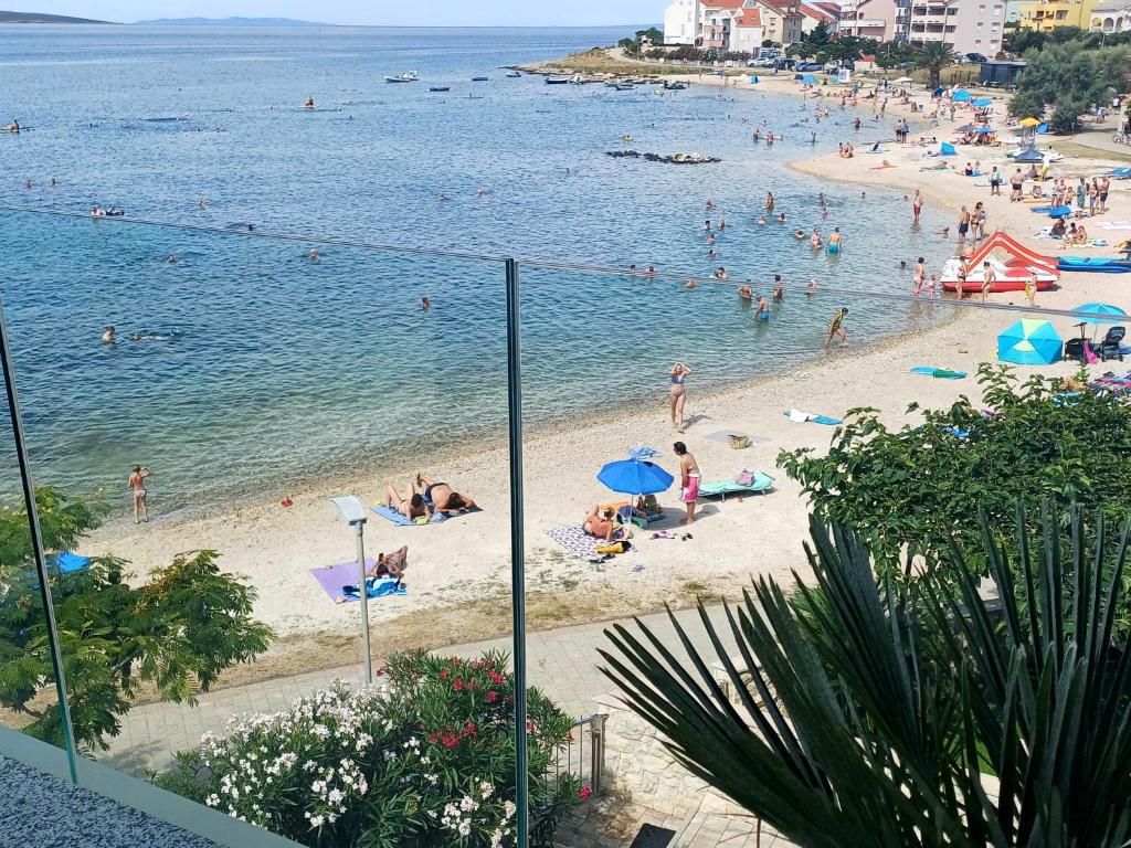 SMARAGD on the beach photo 2