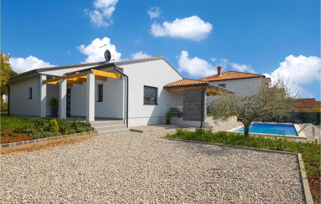 Pet Friendly Home In Novigrad photo 2