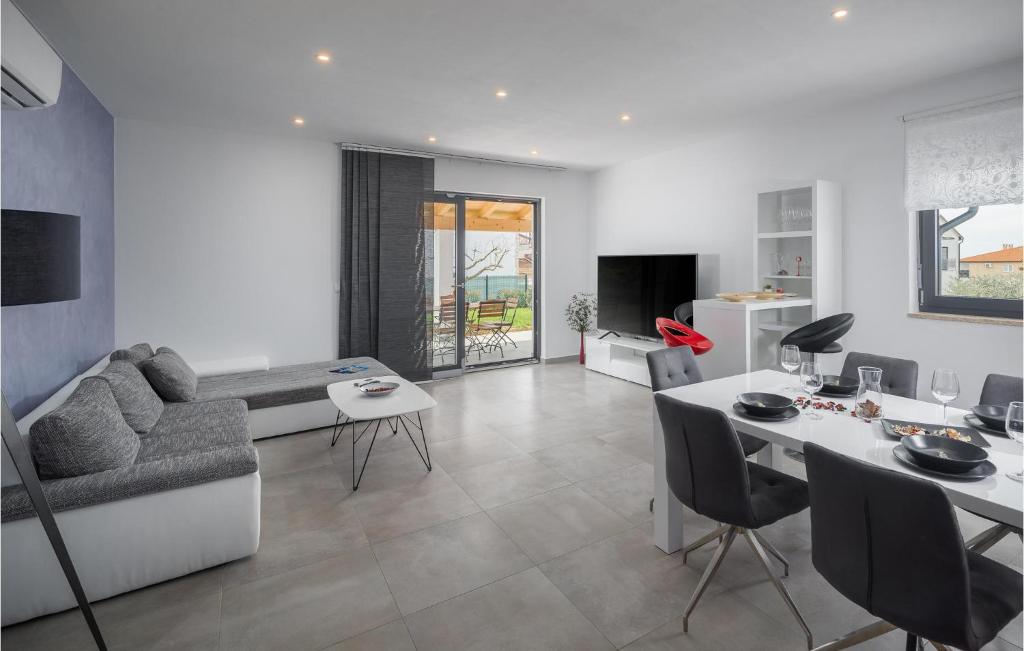 Pet Friendly Home In Novigrad photo 3
