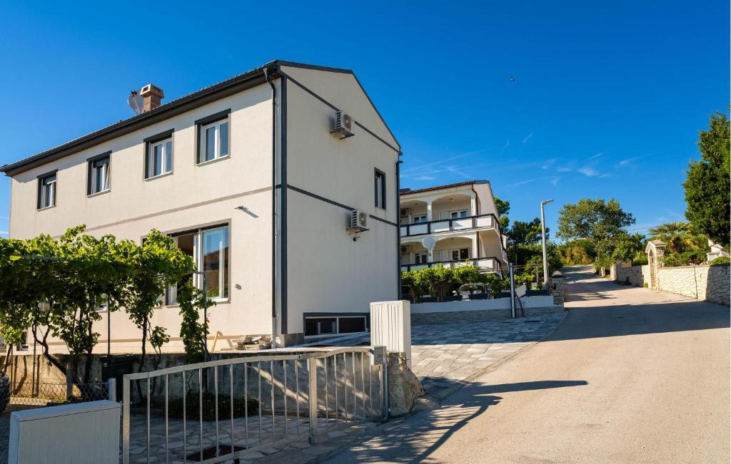 Stunning Apartment In Rtina With Wifi photo 2