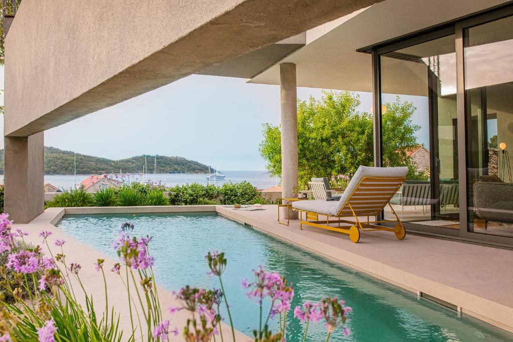 Seaview and Pool House Manu — photo 1