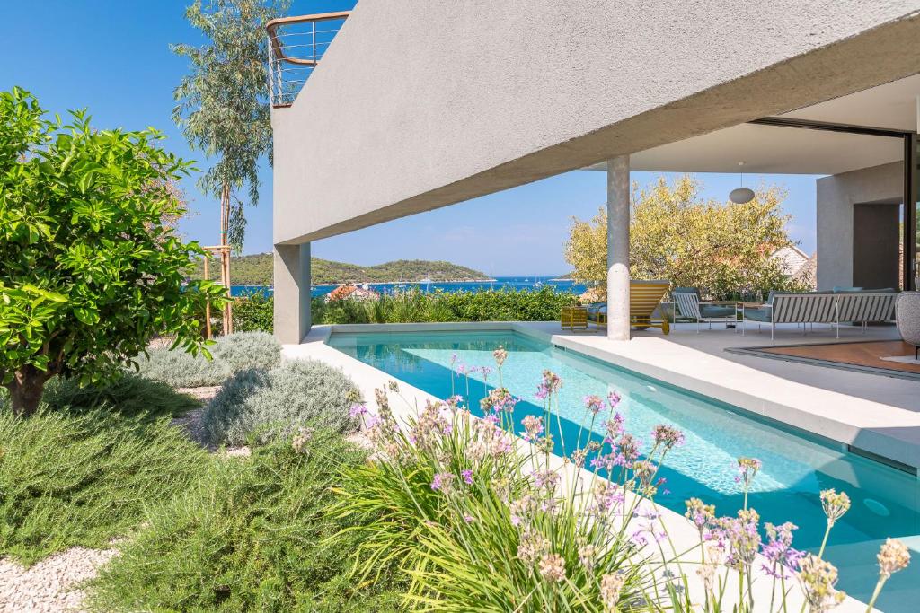Seaview and Pool House Manu photo 2