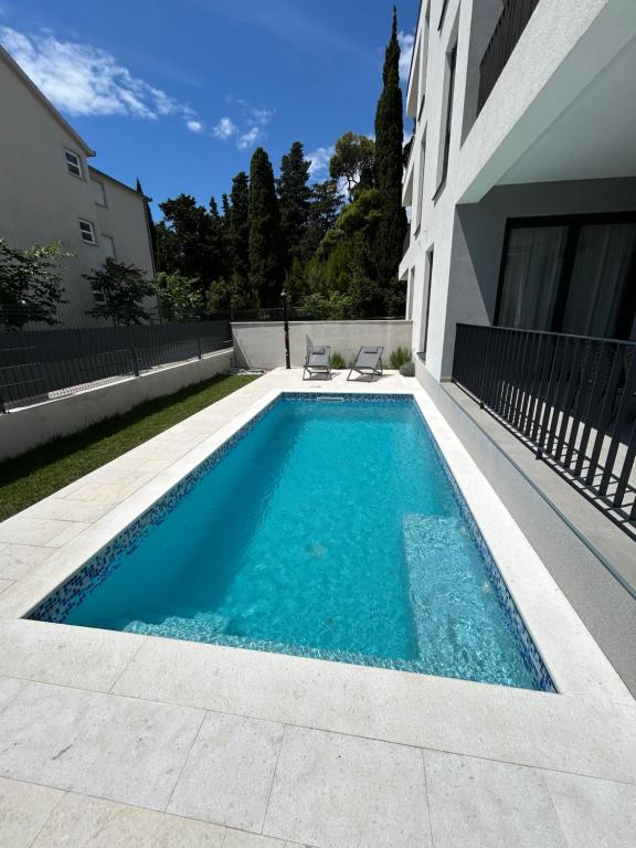 Time&Joy apartment with private pool — photo 1