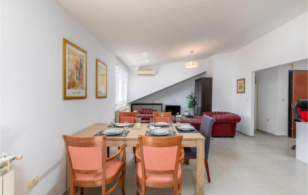 Awesome Apartment In Pula With Wifi photo 2