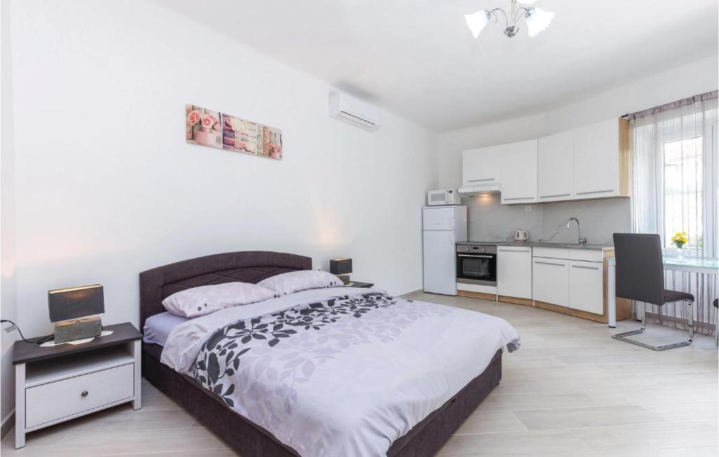 Awesome Apartment In Novi Vinodolski photo 2