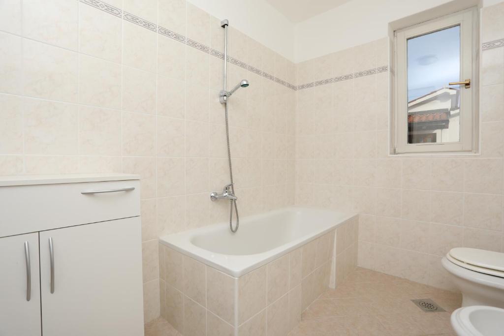 Sea view apartment with private parking place photo 3