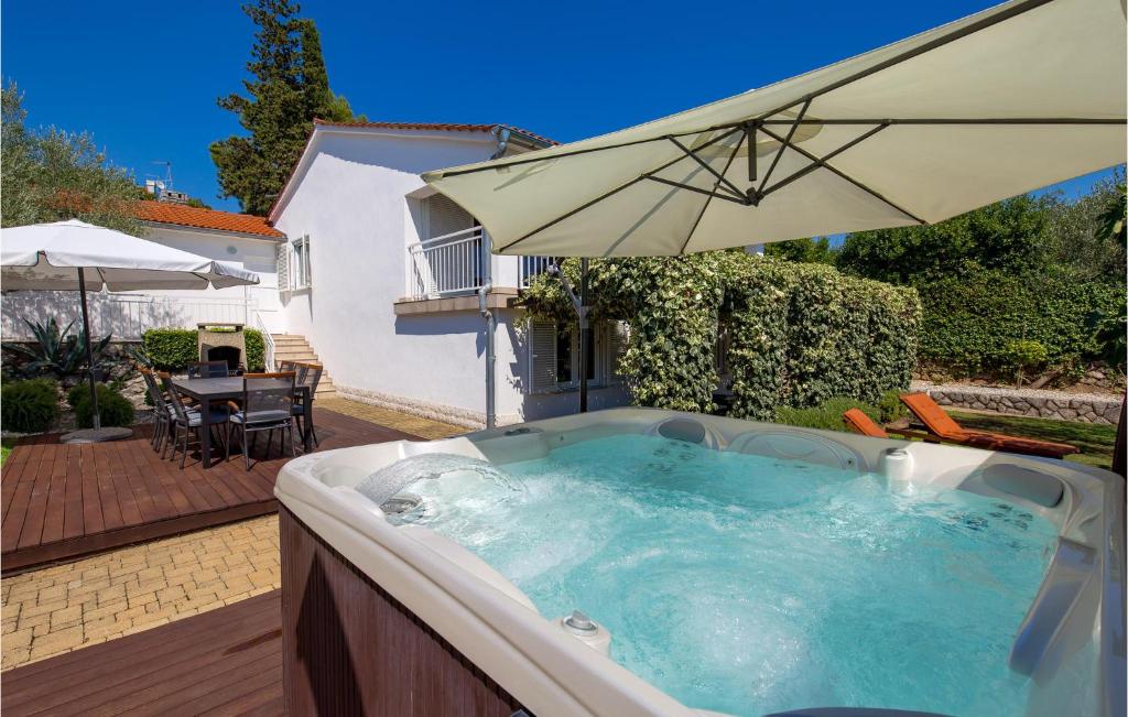 3 Bedroom Cozy Home In Krk — photo 1