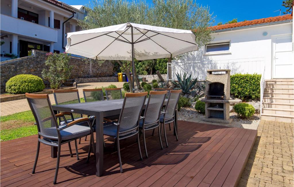 3 Bedroom Cozy Home In Krk photo 3