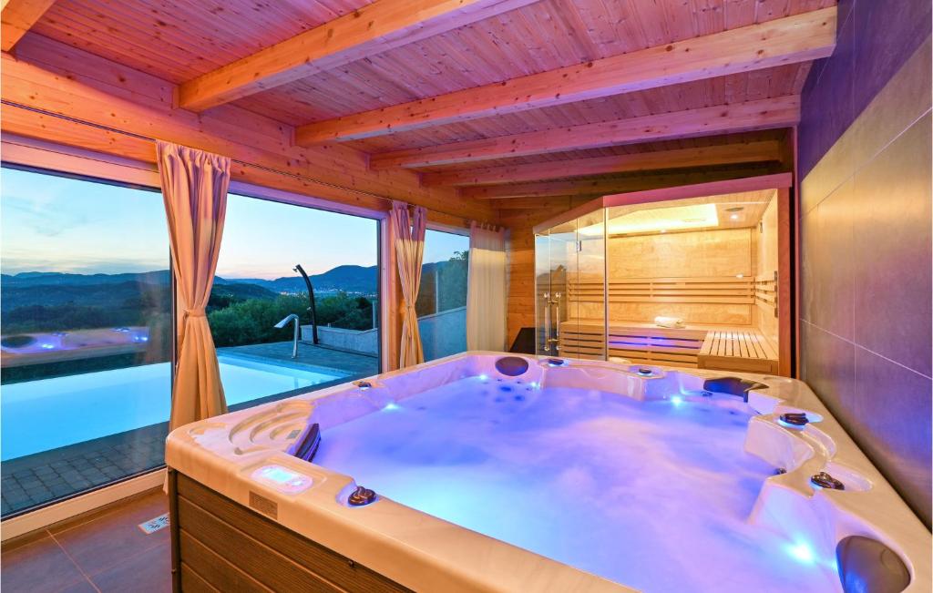 Four-Bedroom Holiday Home photo 2