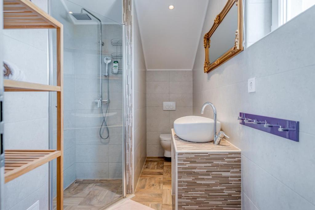 SUMMER ORCHID - Spacious Duplex By The Beach & PS5 photo 3