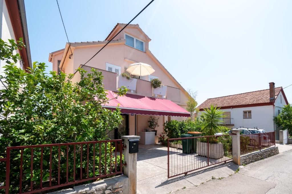 Seaside holiday house Preko - Ugljan - 18077 — photo 1