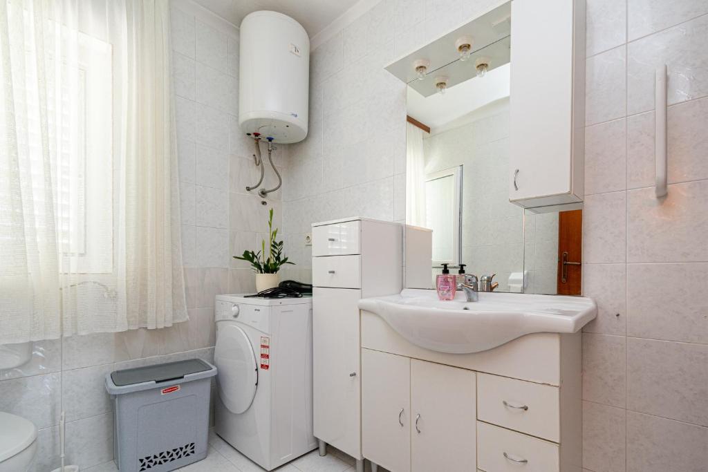 Seaside holiday house Preko - Ugljan - 18077 photo 3