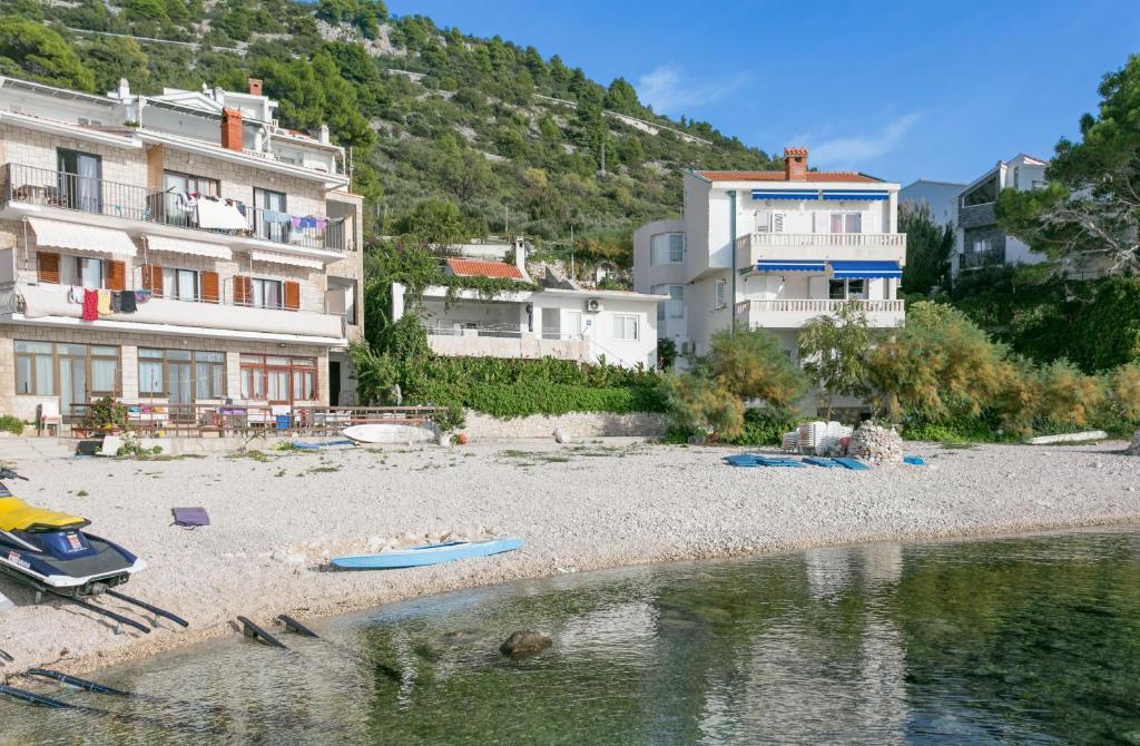 Apartments by the sea Drasnice — photo 1
