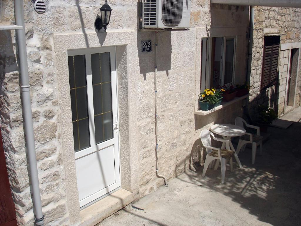 Apartments by the sea Pucisca — photo 1