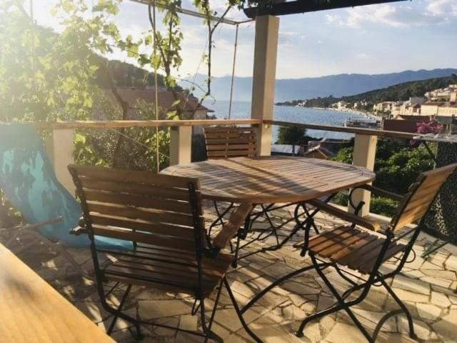 Studio apartment in Povlja with sea view — photo 1