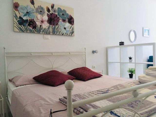 Studio apartment in Povlja with sea view photo 2