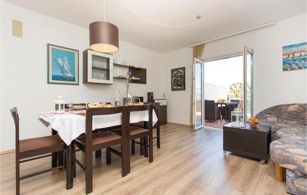 Beautiful Apartment In Klimno With Wifi photo 3