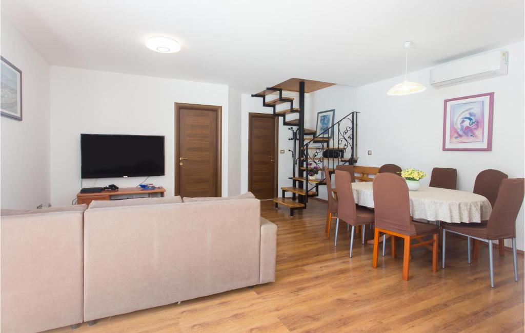 Lovely Home In Kucice photo 3