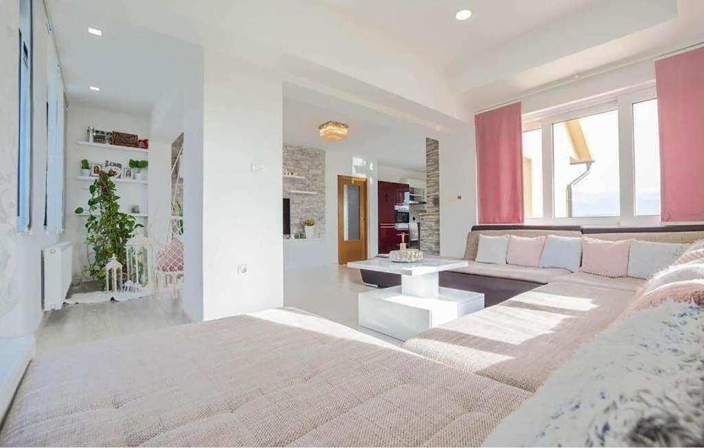 Stunning Home In Trilj With Wifi photo 3