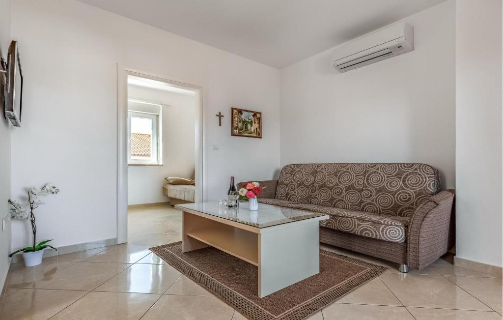 2 Bedroom Gorgeous Apartment In Medulin photo 3