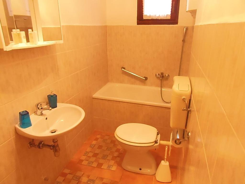 Sunflower Apartment photo 3