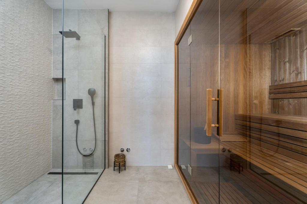 Seafront Villa Kiara with 5 en-suite bedrooms in Omiš photo 3