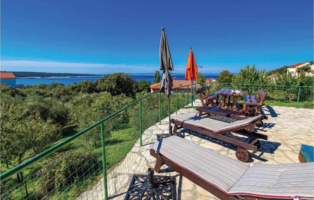 Awesome Apartment In Supetarska Draga photo 3