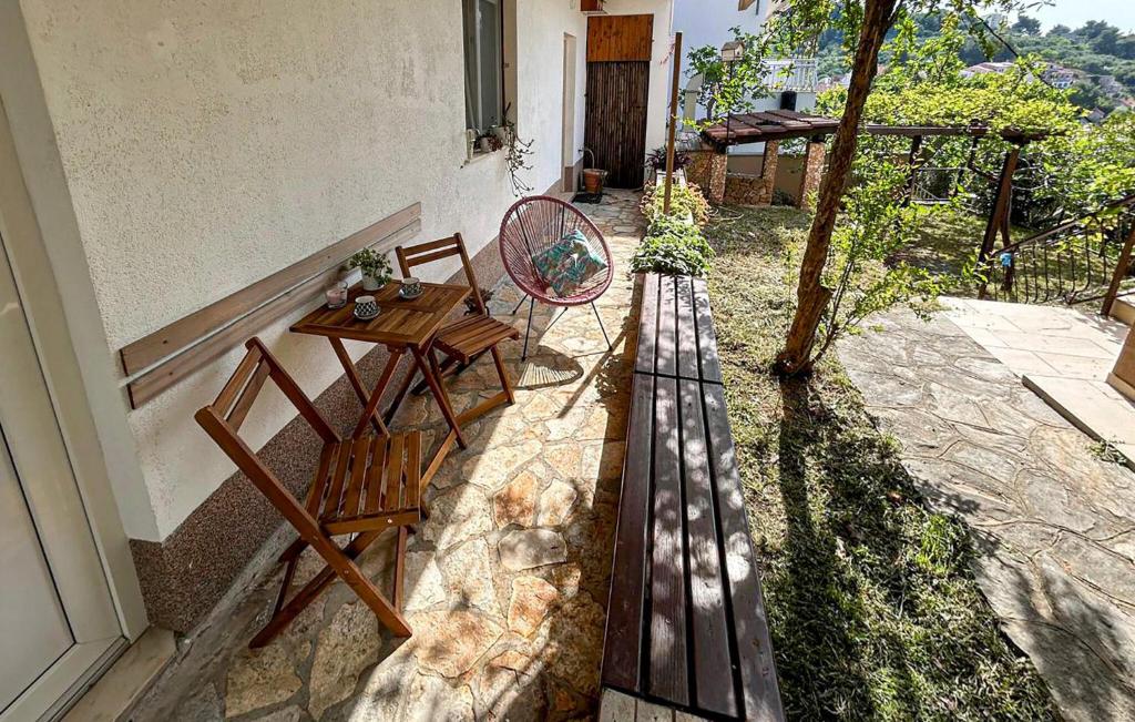 1 Bedroom Gorgeous Apartment In Jesenice photo 2