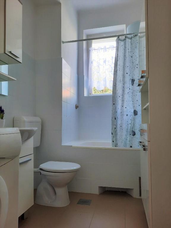 Spacious Apartment Near Old Town photo 3