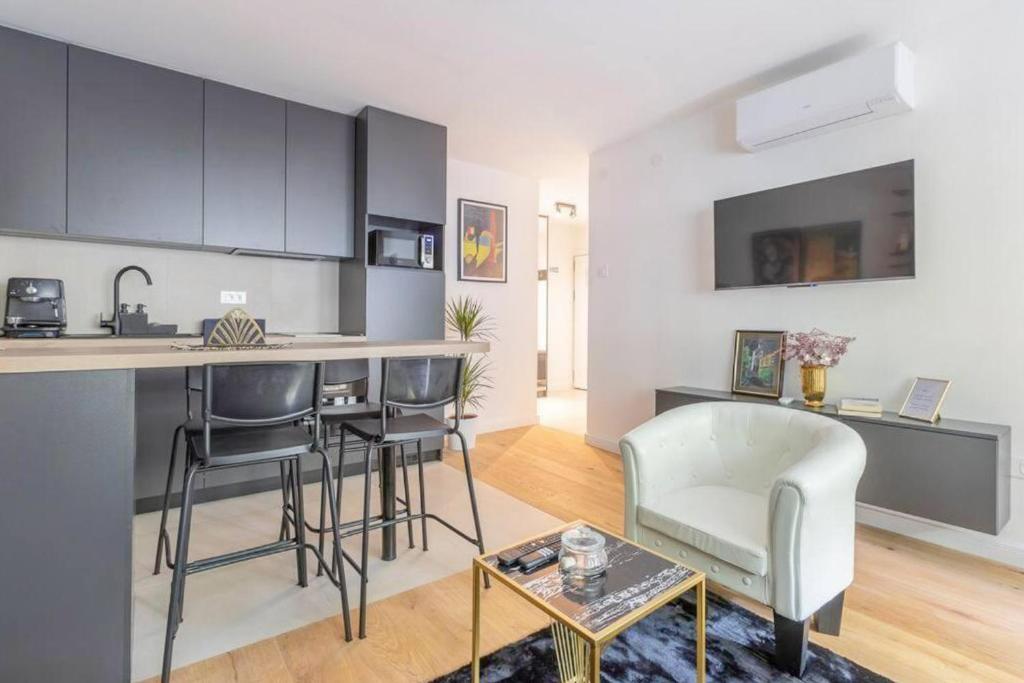 Bright Urban Cukor Suite - Balcony - Free Parking - Near Arena & Jarun — photo 1