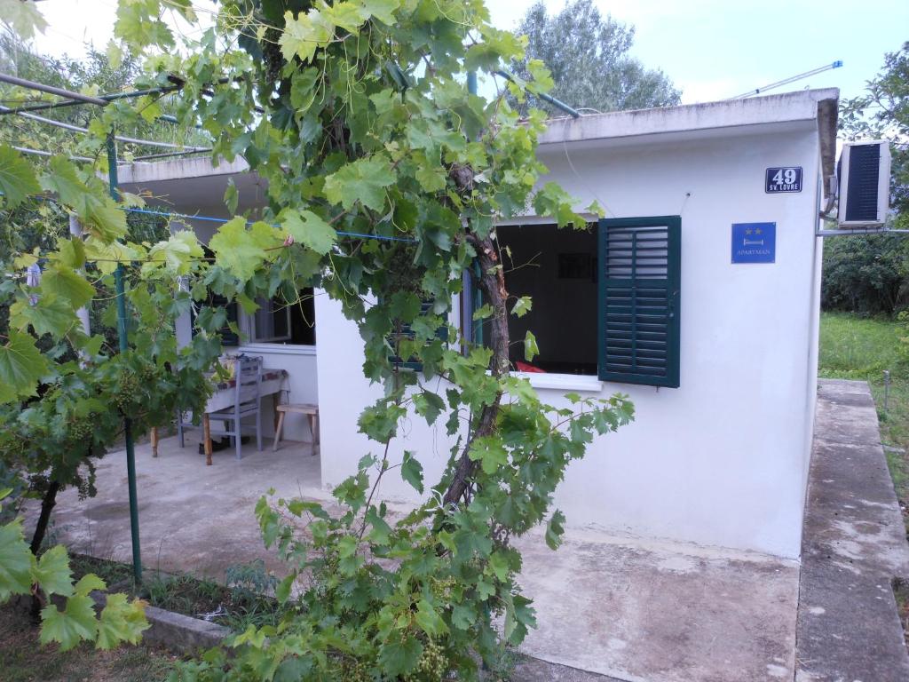 Apartments with a parking space Stobrec — photo 1