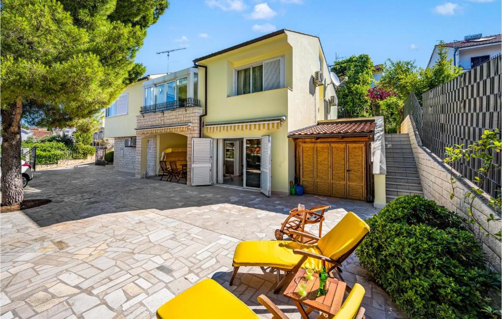 4 Bedroom Amazing Home In Zaboric — photo 1