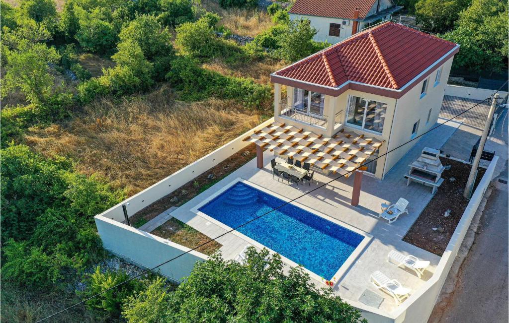 Nice Home In Primorski Dolac With Private Swimming Pool — photo 1