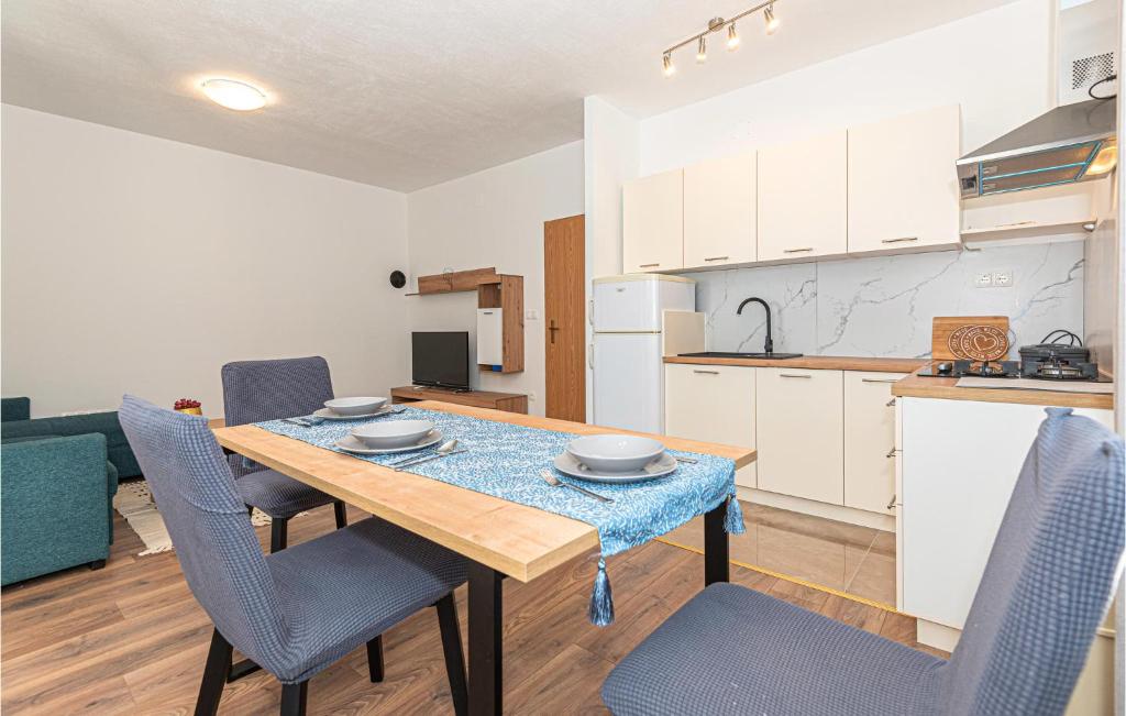 1 Bedroom Amazing Apartment In Vodice photo 3