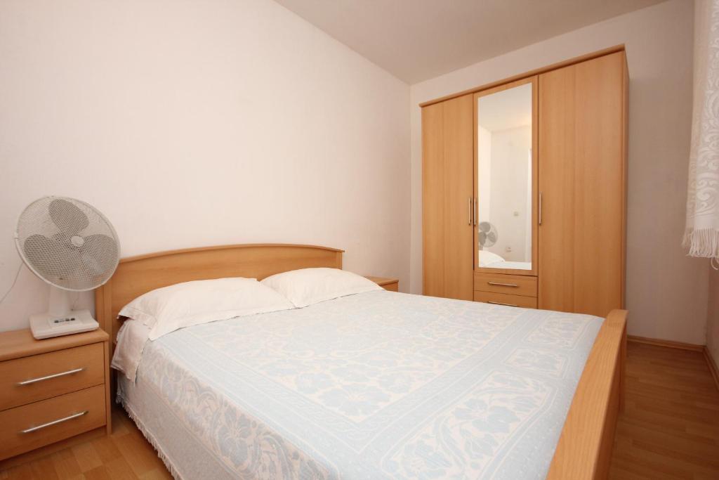Apartments with parking space Sali photo 2