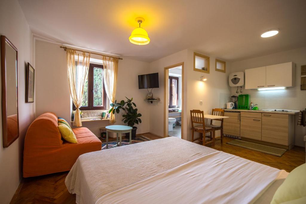 Studio apartment Lux — photo 1