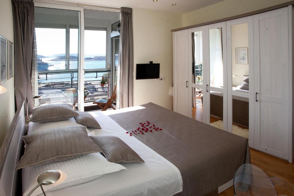 Stunning View Apartment photo 2