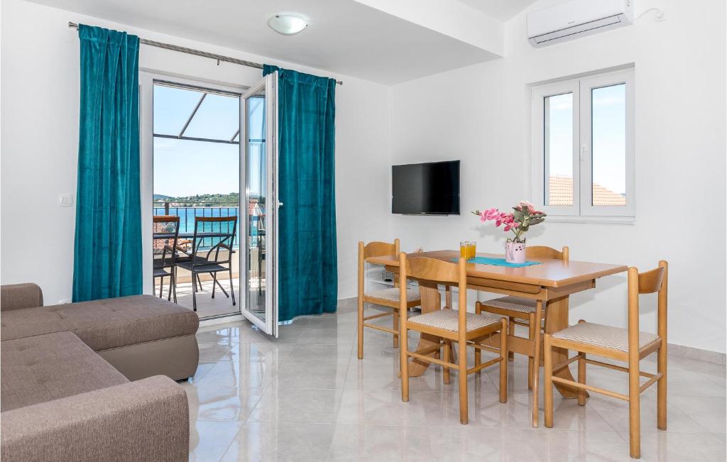 Cozy Apartment In Srima photo 2