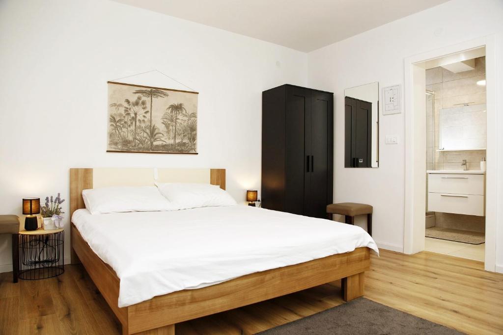 Studio Apartment Gea - Peaceful & Quiet - Queen Bed — photo 1