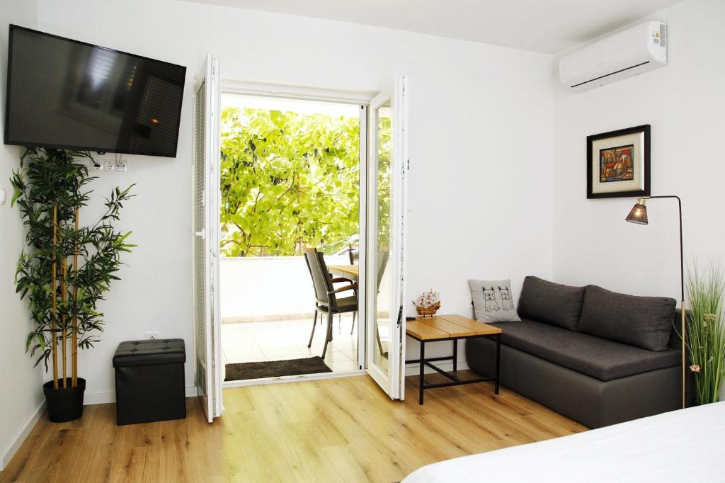 Studio Apartment Gea - Peaceful & Quiet - Queen Bed photo 3